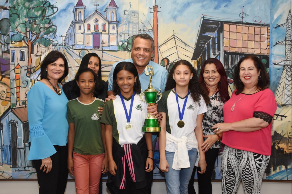 alunos Contagem homenagem prefeito premio 2018.jpg